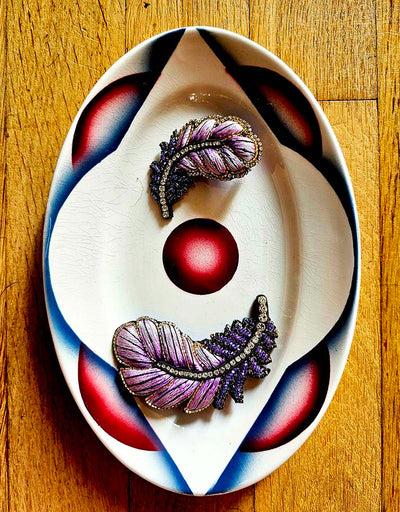 Plume violet brooch