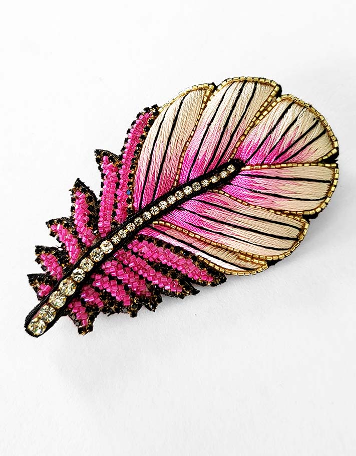 Broche Plume couleur rose