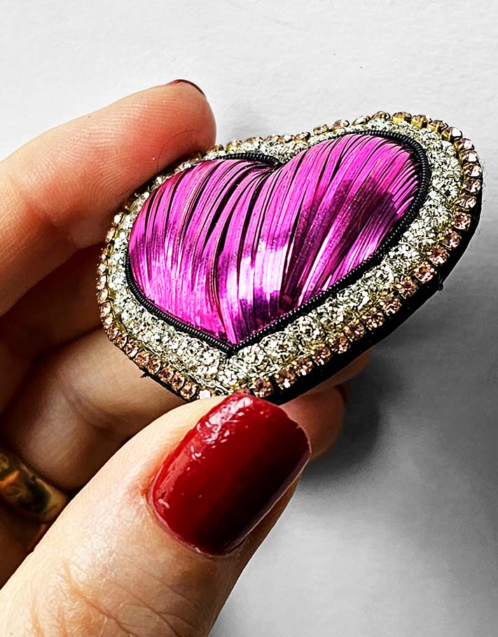 Broche Pop Nathalie W. de Céleste Mogador, vue de face