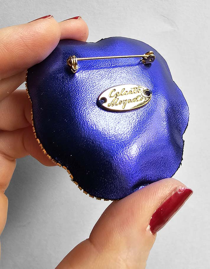 Tender thoughts brooch: Caresses / Pre-order-delivery end of November