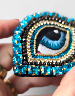 Broche Œil Céleste – Bleu Intuition, taille M