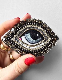 Broche Œil Céleste – Gris Vision, taille M