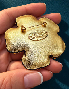 Broche fleur jaune et bleue — Lucy in the sky — vue de dos.