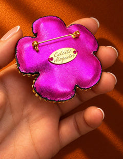 photo de dos de la broche fleur rose