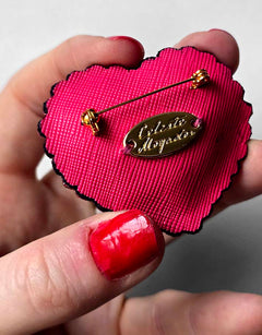 Vue arrière de Broche Pop Liza M., avec épingle et plaque Céleste Mogador