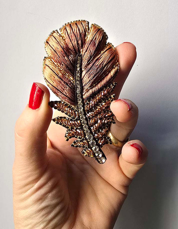 Broche Plume couleur rose- Pré commande dispo mi-juin