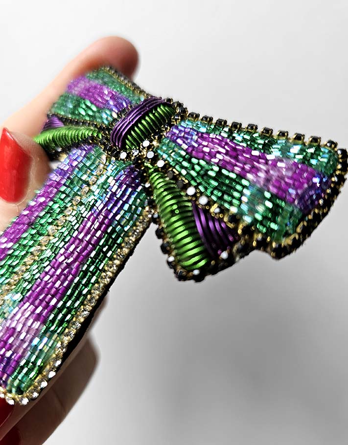 Broche "Un joli nœud vert & violet"