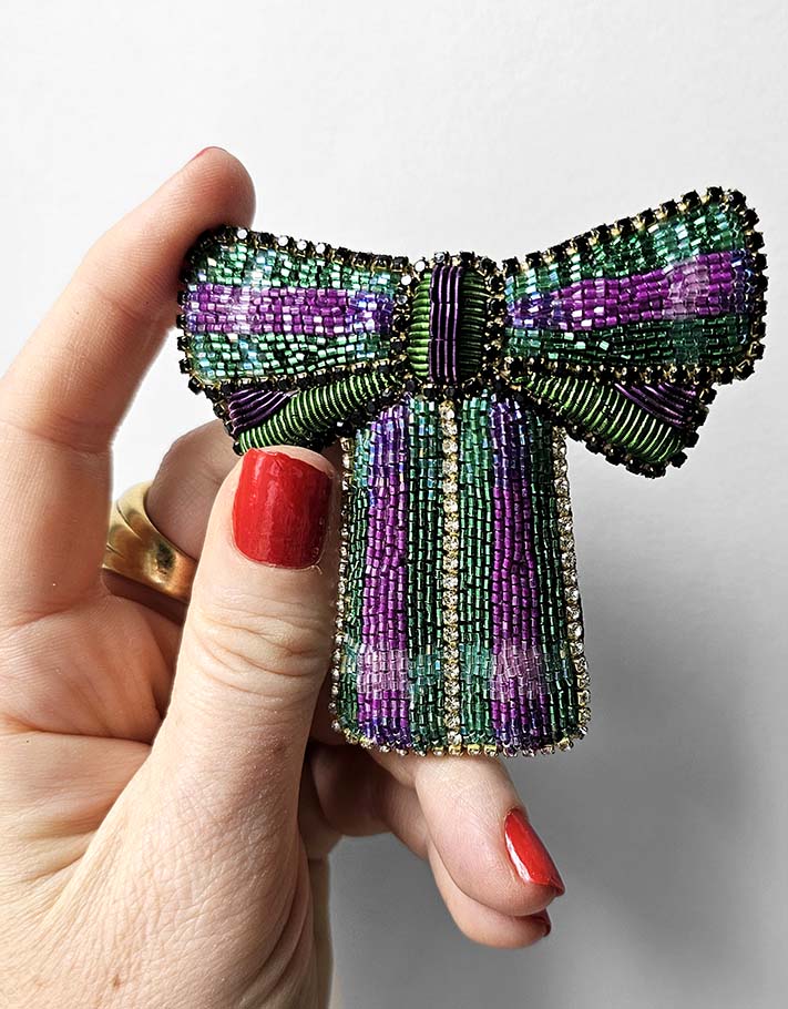 Broche "Un joli nœud vert & violet"
