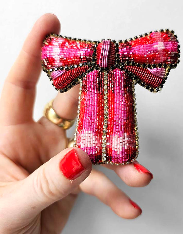 "A pretty Rose &amp; Rouge bow" brooch