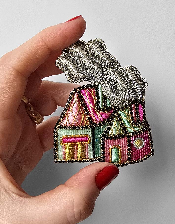 Brooch "Cabane Bonbon"