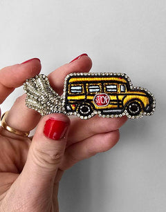 Broche School Bus – Taille S de Céleste Mogador, vue de face