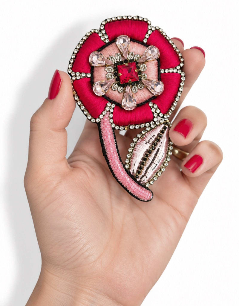 Pré-commande – disponible le 30 novembre – Broche fleur stylisée Framboise Rose