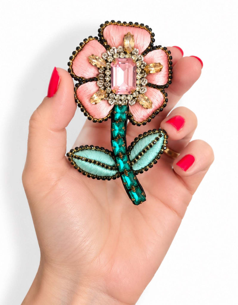 Pré-commande – disponible le 30 novembre – Broche fleur rose à tige émeraude