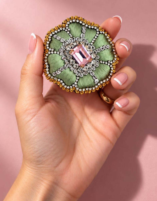 Pré-commande – disponible le 30 novembre – Broche rosette Sauge et Rose