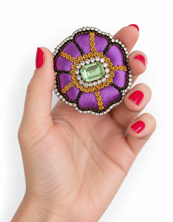 Preordine – disponibile dal 30 novembre – Spilla rosetta Viola Verde — 1