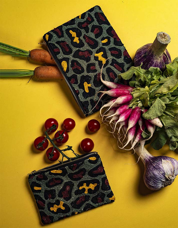 Pochette Le Félin brodée à la main – Léopard / Pré commande disponible fin Novembre