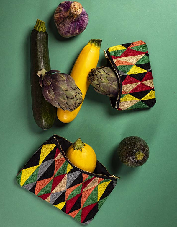 Pochette Le polichinelle brodée à la main – Pré commande disponible fin Novembre