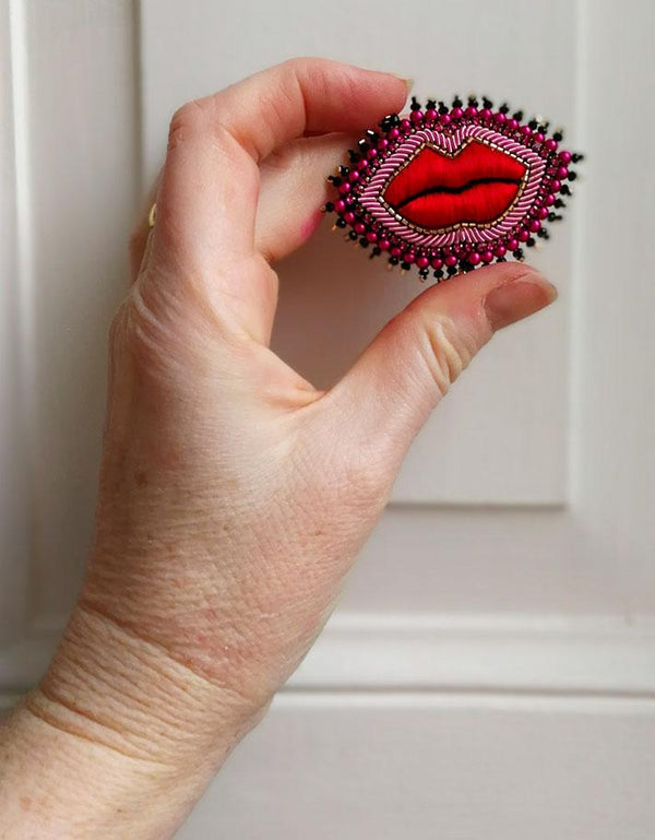 Broche "Embrasse-moi !" - Taille S