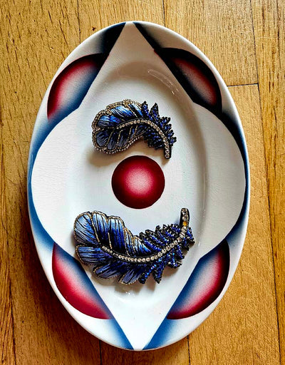 Plume brooch in blue