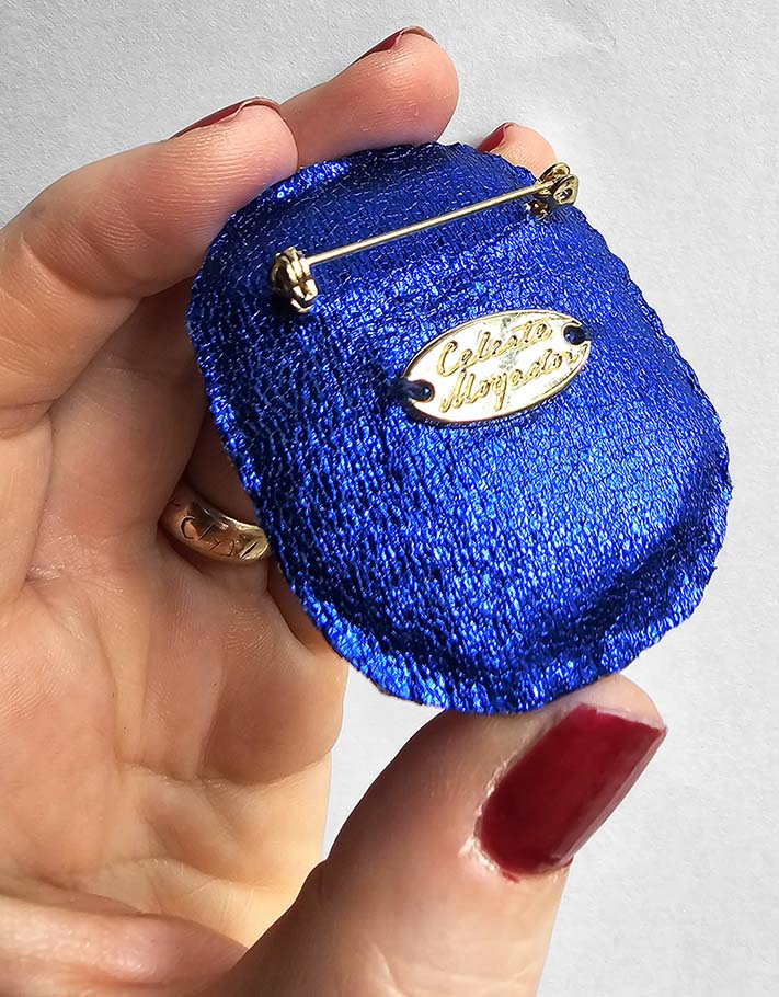 Sapphire trompe l'oeil brooch / Pre-order, available end of October