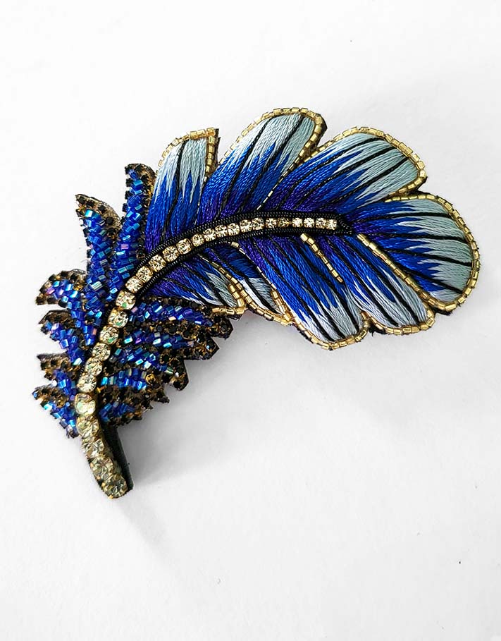 Broche Plume couleur bleue