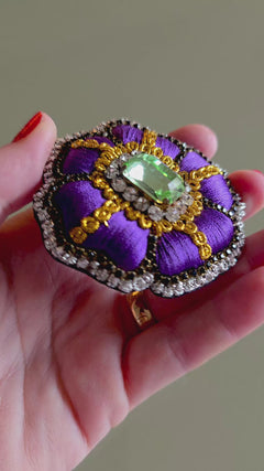 Preordine – disponibile dal 30 novembre – Spilla rosetta Viola Verde — 3