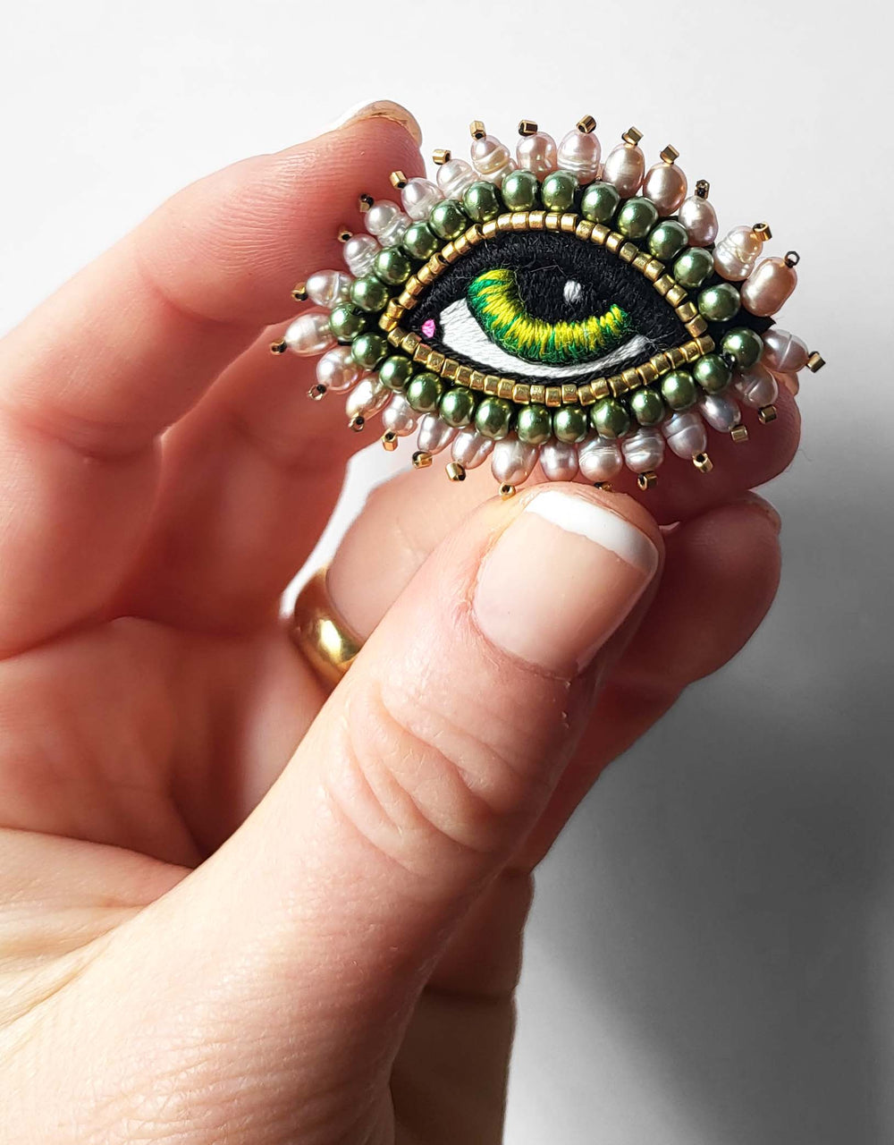 Bright green mini brooch with freshwater pearls