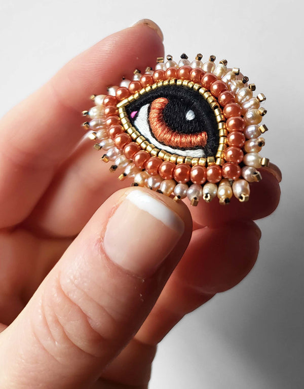 Mini Broche marron orange avec perles d&#39;eau douce