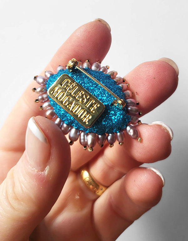 Mini Broche bleu canard avec perles d&#39;eau douce