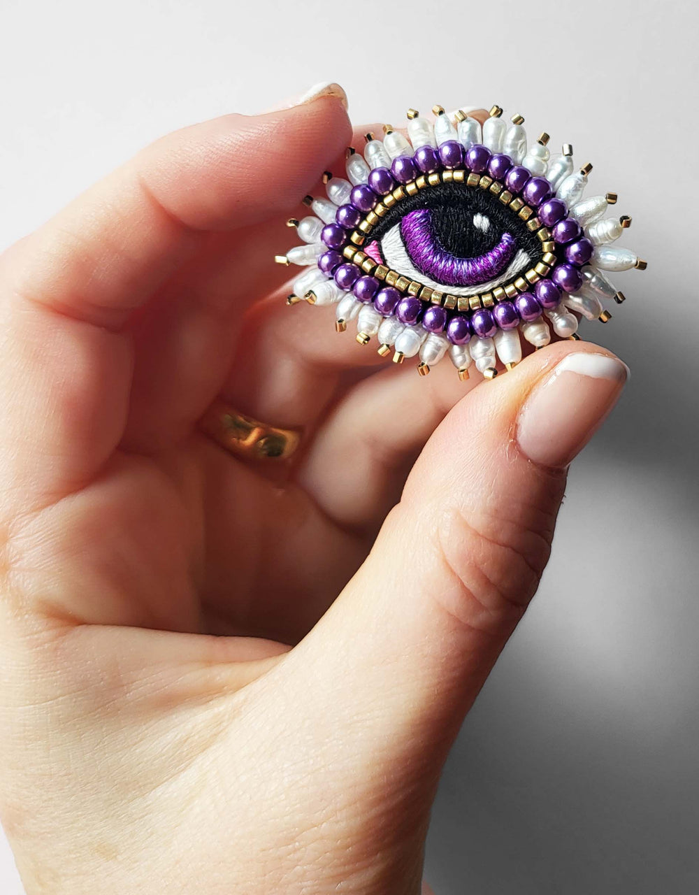 Purple mini brooch with freshwater pearls