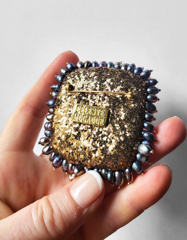 Oeil victorien bleu sur peau blanche