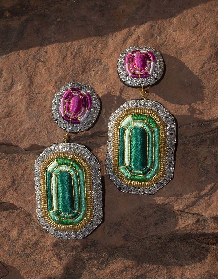 Sapphire and emerald Youkoukoun earring
