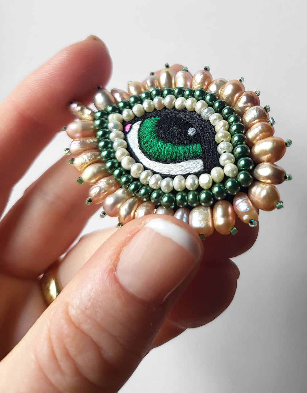 BROCHE BAROQUE OEIL AVEC PERLES D'EAU DOUCE