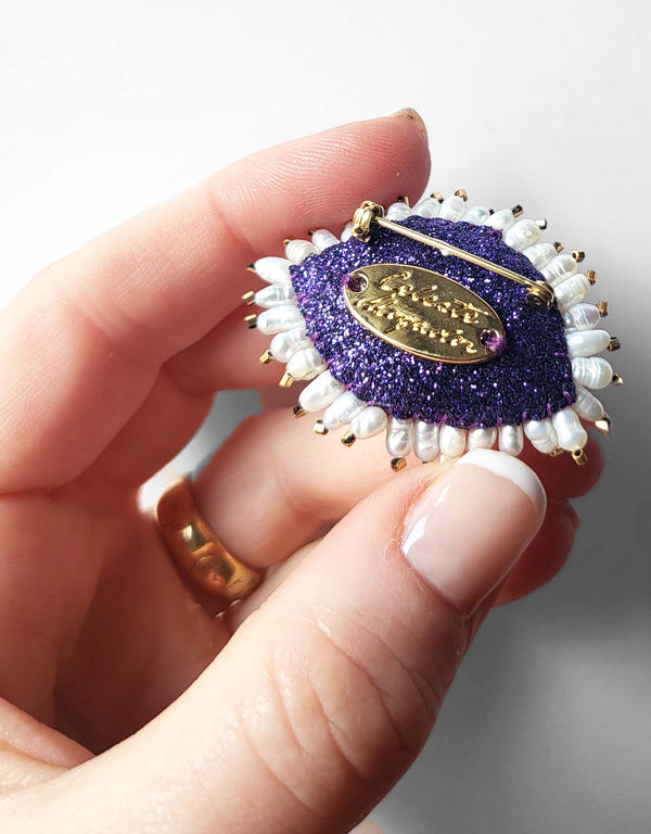Mini Broche violet avec perles d&#39;eau douce