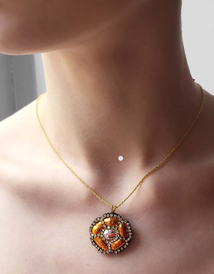 The Chrysoline necklace