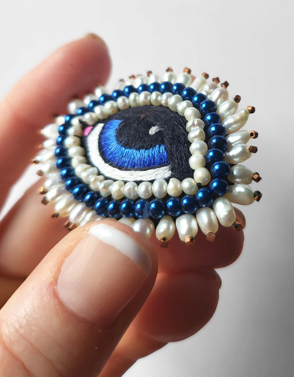 WHITE AND BLUE BAROQUE EYE BROOCH 