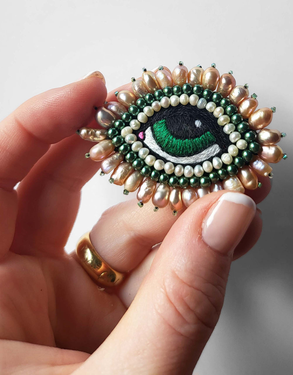 BROCHE BAROQUE OEIL AVEC PERLES D'EAU DOUCE