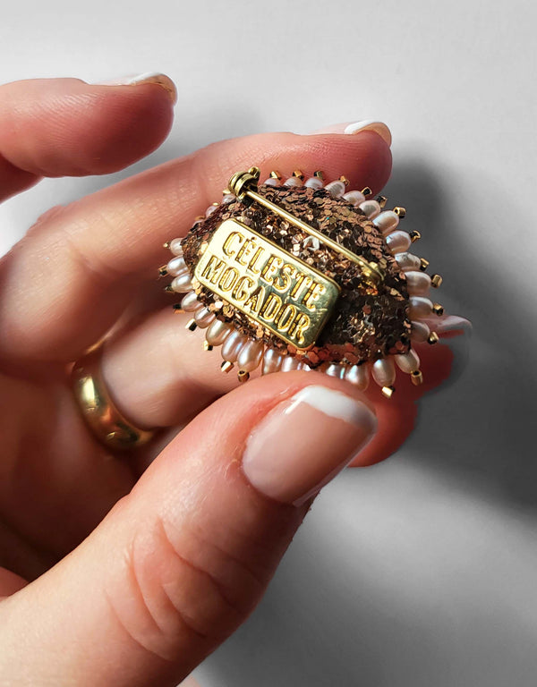 Mini Broche noisette avec perles d&#39;eau douce