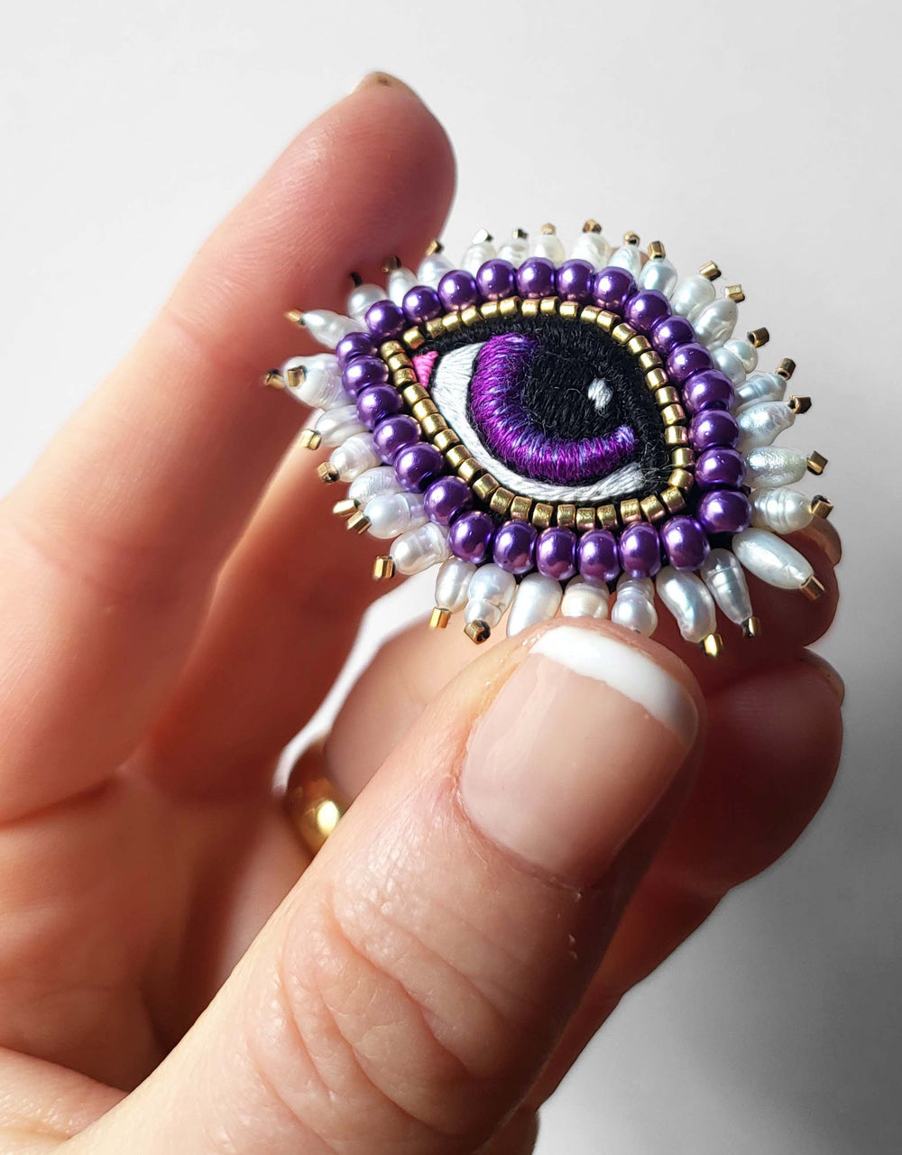 Purple mini brooch with freshwater pearls