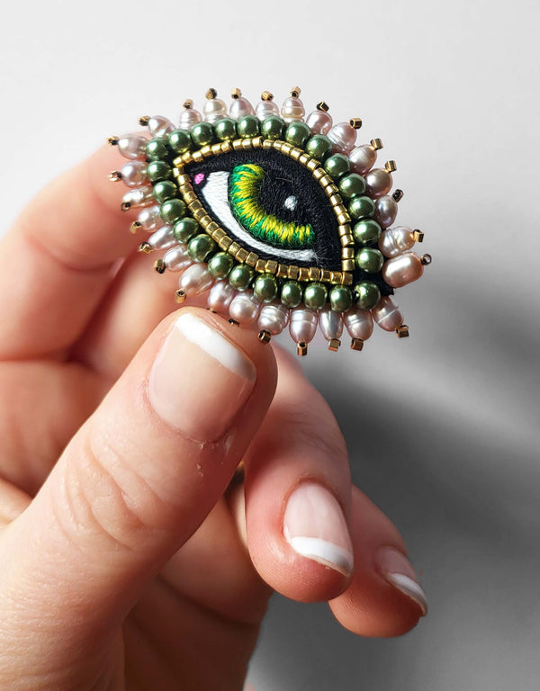 Mini Broche vert vif avec perles d&#39;eau douce