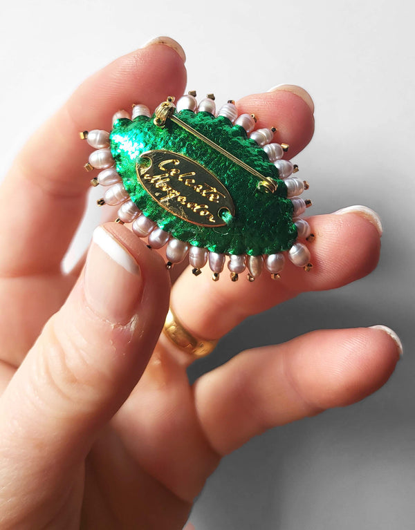 Mini Broche vert vif avec perles d&#39;eau douce